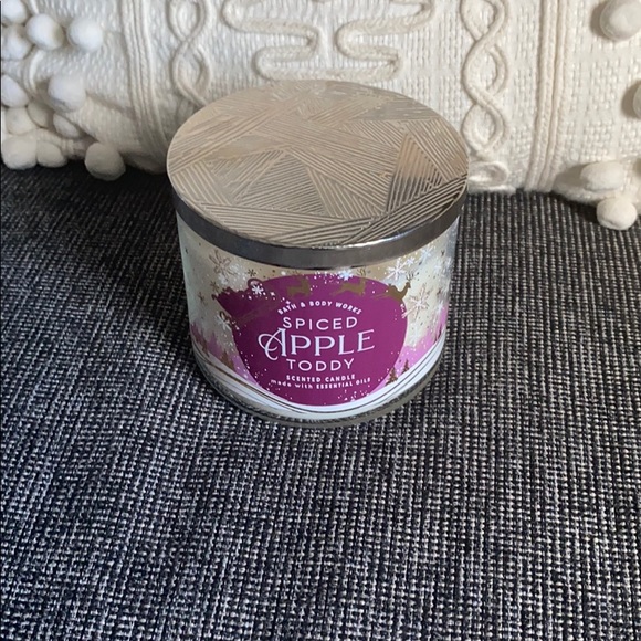 Bath & Body works candle
